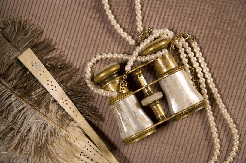 无人,横图,俯视,室内,特写,白天,幸福,纯洁,仪器,科技,静物,项链,眺望,检查,研究,反射,分析,科学,扇子,望远镜,珍珠,清凉,凉爽,文化,装饰品,一个,饰品,首饰,观察,健康,清晰,探索,放大,单个,观看,仔细,贵重,科研,珍贵,科学技术,瞭望,富有,聚焦,关注,远视镜,瞭望镜,光学,清楚,双筒镜,双筒望远镜,宝贵,羽毛扇,有机宝石,彩图,高角度拍摄,羽扇,光学仪器,千里镜,传统文化