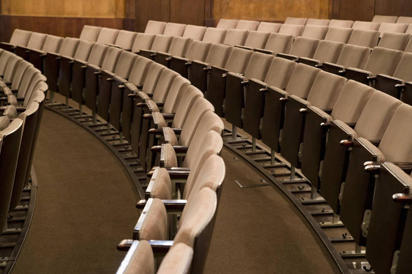 无人,横图,室内,白天,正面,剧院,椅子,一排,许多,阴影,整齐,并列,并排,反射,影子,墙,很多,墙壁,墙面,排列,队列,平行,彩图,剧场