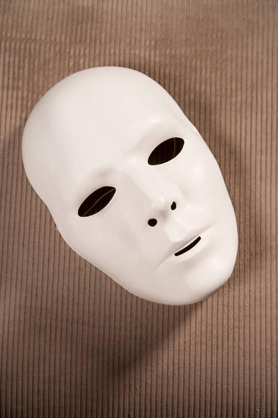 无人,竖图,俯视,室内,特写,白天,剧院,静物,阴影,反射,面具,影子,一个,白色,单个,卫生,纯真,洁净,光明,恬静,中间色,朴素,清白,彩图,高角度拍摄,剧场