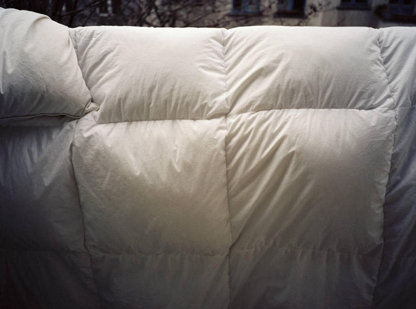 无人,横图,室外,特写,白天,正面,静物,吊挂,悬挂,阴影,柔软,反射,影子,挂,被子,白色,舒适,棉被,彩图