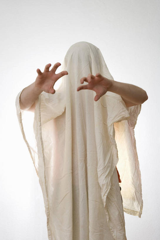 西方人,一个人,站,竖图,室内,白天,白色背景,正面,民族服装,纺织品,欧洲,欧洲人,仅一个女性,仅一个人,服装,亚麻布,布,织物,衣服,站着,仅一个中年女性,摄影,服饰,影棚,布匹,张开五指,衣着,穿着,鬼怪,衣饰,妆扮,女人,女性,中年女性,白种人,站立,半身,彩图,影棚拍摄,传统服装,民俗服,打扮,装扮,拍摄,五指张开