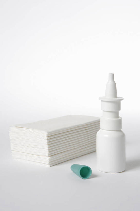 无人,竖图,室内,特写,白天,白色背景,正面,生活用品,桌子,静物,阴影,反射,药剂,影子,纸,一个,瓶子,塑料制品,纸巾,日用品,塑料瓶,治疗,保健,摄影,影棚,单个,卫生纸,药物,医疗,预防,眼药水,生活用纸,彩图,影棚拍摄,拍摄