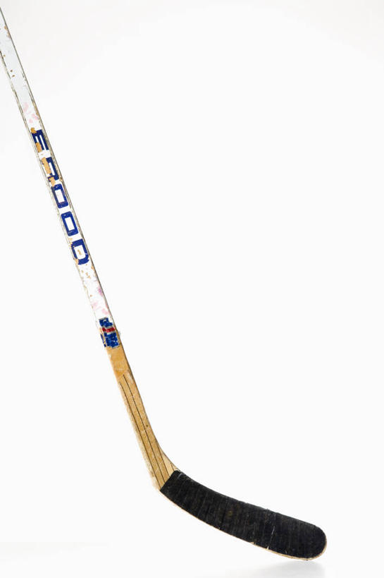 无人,竖图,室内,特写,白天,白色背景,正面,静物,一根,球棒,运动器械,健身器械,摄影,影棚,健身器材,冰球棒,彩图,影棚拍摄,拍摄,运动器材