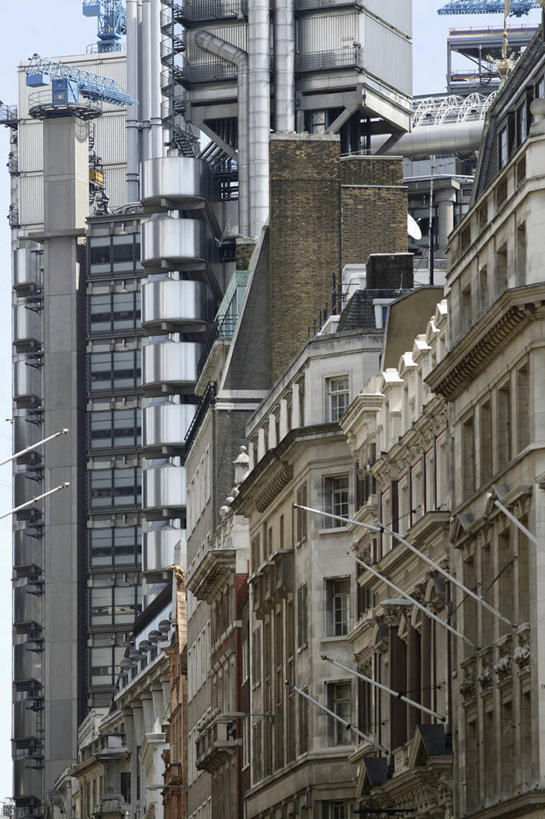 无人,银行,高楼大厦,竖图,室外,白天,仰视,度假,办公楼,美景,城市风光,城市,大厦,建筑,摩天大楼,写字楼,英国,欧洲,伦敦,景观,首都,娱乐,楼宇,享受,休闲,商务楼,景色,放松,西欧,大不列颠,大不列颠及北爱尔兰联合王国,大不列颠联合王国,日不落英帝国,雾都,劳埃德大厦,彩图,低角度拍摄,大楼,高层建筑,高楼,摩天楼