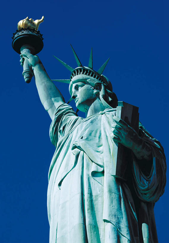 无人,竖图,室外,白天,仰视,旅游,度假,自由,名胜古迹,城市,地标,雕塑,自由女神像,纽约,美国,自由女神,阴影,遗迹,光线,雕刻,雕像,影子,曼哈顿,火炬,古迹,历史,文物,娱乐,古建筑,哈德逊河,自由岛,蓝色,蓝天,天空,阳光,天,享受,休闲,旅游胜地,放松,晴朗,北美,北美洲,美好,美洲,追求,古文明,向往,世界文化遗产,纽约市,纽约州,万里无云,北亚美利加洲,亚美利加洲,自由女神国家纪念区,自由女神铜像国家纪念碑,晴空,晴空万里,半身,彩图,低角度拍摄,曼哈顿岛,标志性建筑