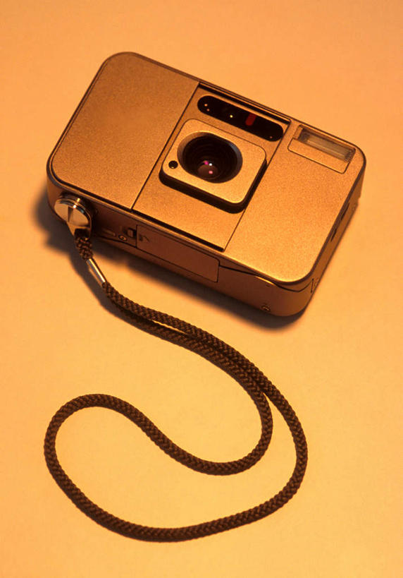 无人,竖图,俯视,室内,特写,白天,静物,相机,阴影,黄色背景,光线,影子,一个,拍照,数码相机,摄影,影棚,单个,照相机,彩图,高角度拍摄,影棚拍摄,拍摄,照相