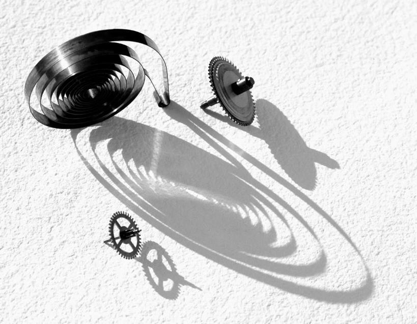 无人,横图,俯视,黑白,室内,特写,白天,白色背景,零件,齿轮,静物,连接,阴影,组合,光线,影子,地面,机械,摄影,影棚,链接,发条,五金,紧固,拼接,拼凑,拼合,凑集,聚合,撮合,链结,牢固,高角度拍摄,影棚拍摄,拍摄