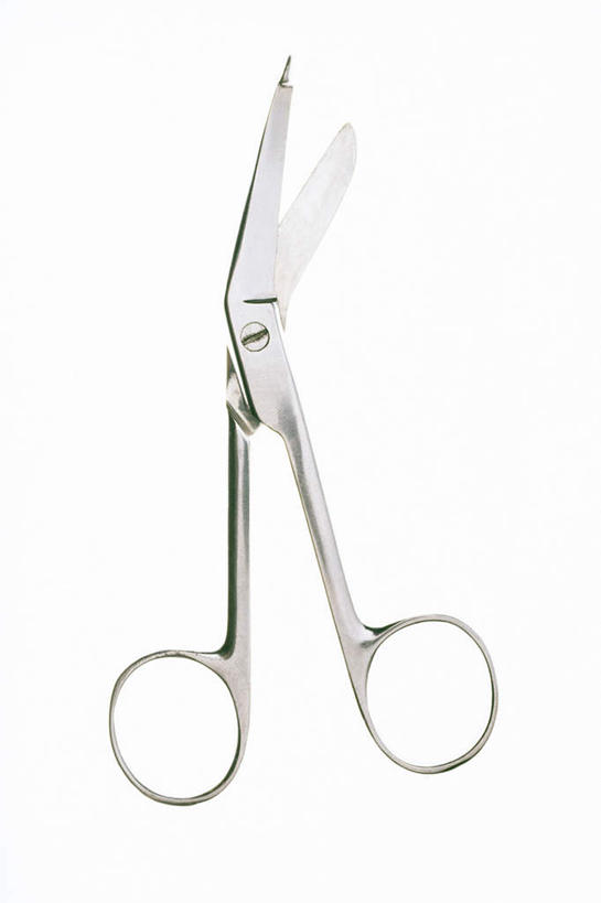 无人,竖图,室内,特写,白天,白色背景,正面,静物,金属制品,修剪,阴影,光线,金属,工具,剪刀,影子,一个,摄影,影棚,单个,裁剪,剪子,剪裁,切割,手术剪刀,手术剪,彩图,影棚拍摄,拍摄