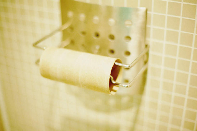 无人,横图,俯视,室内,特写,白天,生活用品,卫生间,洗手间,静物,朦胧,模糊,瓷砖,纸,墙,墙壁,墙面,纸巾,日用品,卫生纸,生活用纸,厕所,彩图,高角度拍摄