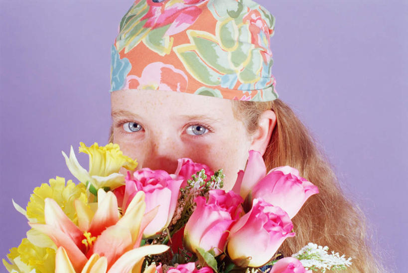 西方人,儿童,脸,头,脸颊,一个人,站,横图,室内,特写,白天,正面,纯洁,热情,康乃馨,欧洲,欧洲人,仅一个女性,仅一个人,阴影,花纹,紫色背景,服装,盛开,光线,头巾,影子,祝福,花蕾,注视,休闲装,肩膀,花,花瓣,花朵,鲜花,小孩,衣服,花苞,花蕊,观察,看,站着,仅一个小孩,一束,休闲,休闲服,可爱,母爱,清纯,童年,童趣,遮,遮掩,摄影,服饰,影棚,观看,察看,掩盖,遮挡,关注,亲情,童真,烂漫,无邪,遮盖,思念,掩饰,宽容,热恋,真挚,热心,天真,麝香石竹,石竹,香石竹,女孩,女人,女性,白种人,孩子,头部,脸部,脸蛋,面部,站立,半身,彩图,影棚拍摄,拍摄,魅力,女生