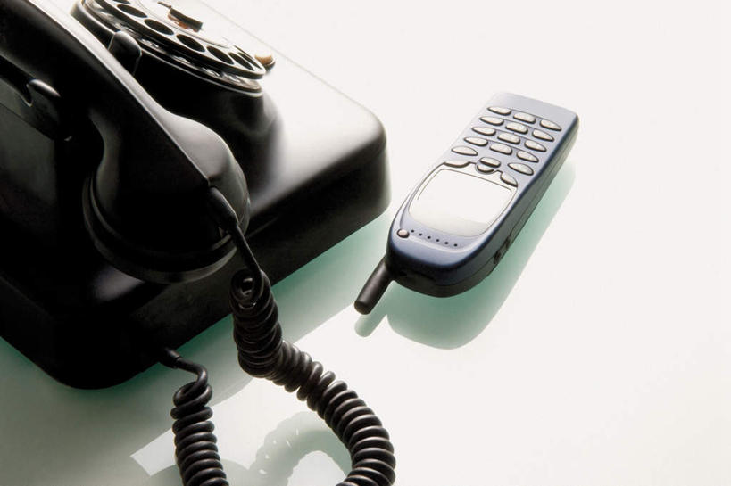 无人,打电话,横图,俯视,室内,特写,白天,静物,电话,手机,阴影,光线,影子,通讯设备,一个,话筒,电话线,单个,交流,电话机,沟通,通话,彩图,高角度拍摄