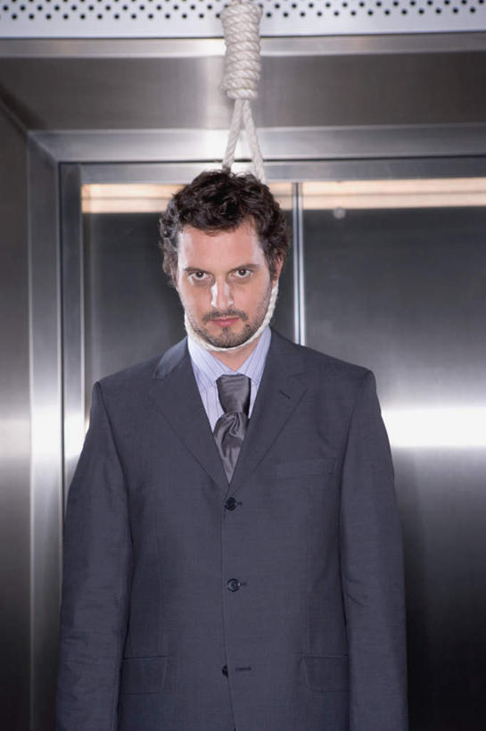 西方人,一个人,商务人士,商务男性,站,竖图,室内,白天,正面,衬衫,电梯,金属制品,欧洲,欧洲人,仅一个男性,仅一个人,仅一个中年男性,阴影,套装,光线,金属,影子,运输工具,注视,草绳,绳子,观察,看,站着,升降梯,观看,绳索,察看,关注,自杀,商务装,工薪阶层,自尽,稻草绳,男人,男性,中年男性,白种人,白领,上班族,站立,半身,彩图,衬衣,升降设备