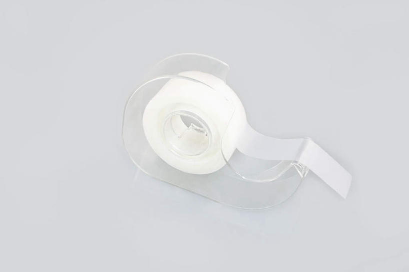 无人,横图,俯视,室内,特写,白天,桌面,桌子,静物,一卷,阴影,灰色背景,光线,木制,影子,办公用品,文具,木制品,摄影,影棚,办公设备,文具用品,胶布,透明胶,文化工具,封箱器,胶带座,黏胶,粘胶器,彩图,高角度拍摄,影棚拍摄,拍摄