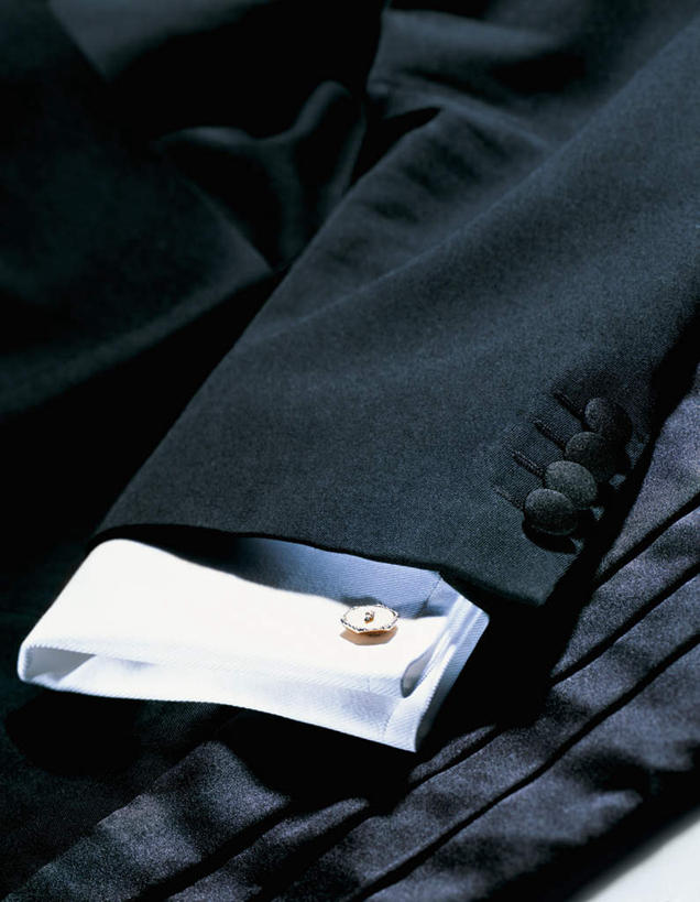 无人,竖图,俯视,室内,特写,白天,衬衫,西装,静物,阴影,套装,正装,光线,影子,领带,职业装,彩图,高角度拍摄,衬衣