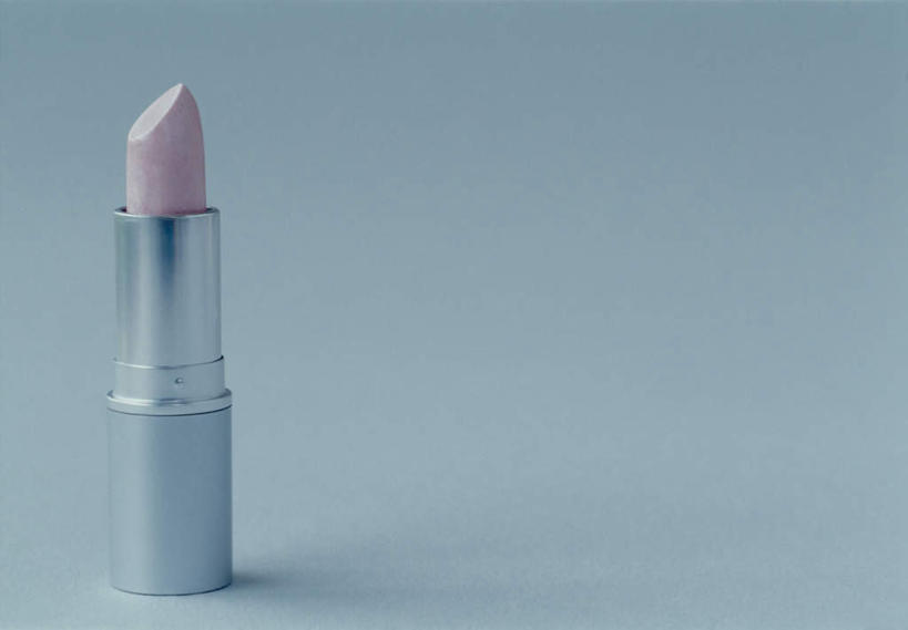 无人,横图,室内,特写,白天,正面,化妆,美容,静物,护肤,阴影,灰色背景,光线,影子,粉色,唇彩,唇膏,口红,保养,享受,休闲,放松,保健,摄影,影棚,一支,养颜,彩图,影棚拍摄,拍摄