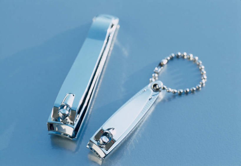 无人,横图,俯视,室内,特写,白天,静物,金属制品,阴影,蓝色背景,朦胧,模糊,光线,金属,工具,影子,两个,美甲,摄影,影棚,锉刀,指甲锉,指甲钳,锉子,美甲工具,彩图,高角度拍摄,影棚拍摄,拍摄