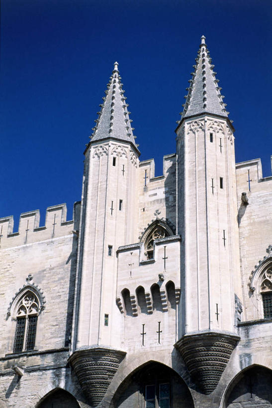 无人,宫殿,竖图,室外,白天,仰视,旅游,度假,名胜古迹,标志建筑,地标,建筑,法国,欧洲,阴影,遗迹,光线,影子,堡垒,城堡,古迹,文物,娱乐,建设,古建筑,阳光,享受,休闲,旅游胜地,放松,哥特式,沃克吕兹省,要塞,古文明,阿维尼翁,法兰西共和国,法兰西第五共和国,普罗旺斯.阿尔卑斯.蓝色海岸,教皇宫,设防,彩图,低角度拍摄,皇宫