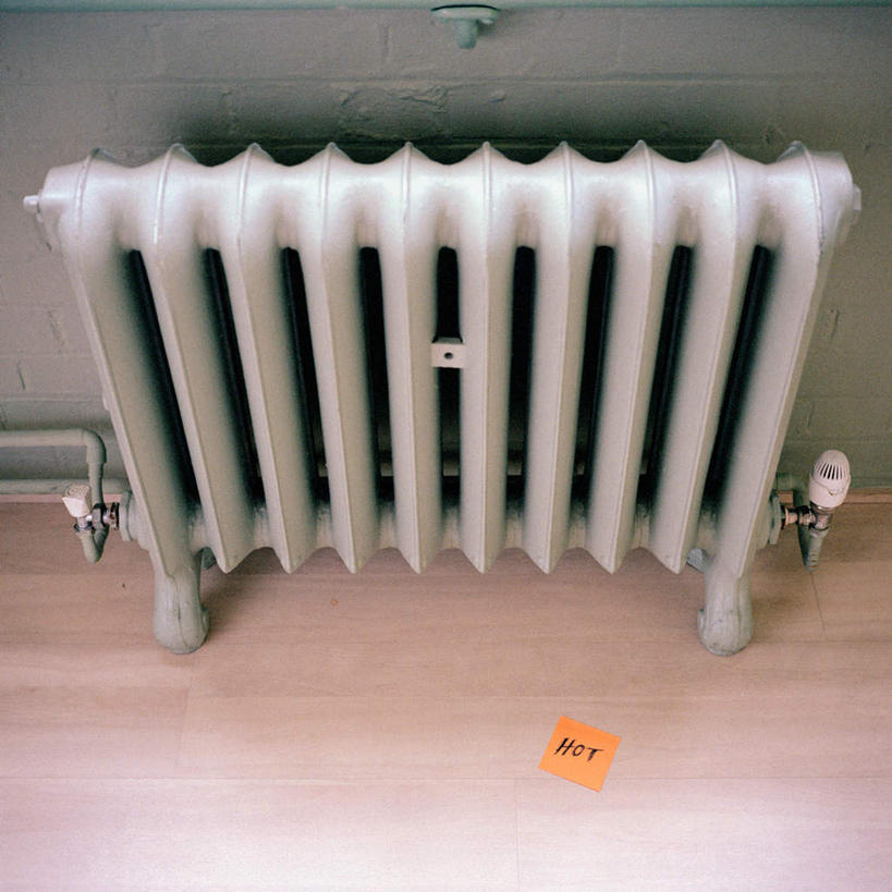 无人,方图,俯视,室内,特写,白天,地板,静物,粘性,墙,办公用品,便利贴,便签,地面,木地板,墙壁,墙面,文具,一个,单个,办公设备,文具用品,记事,快捷,文化工具,方便,N次贴,便条贴,告诉贴,即时贴,彩图,高角度拍摄,散热器