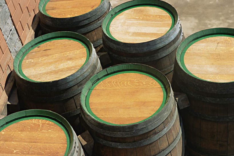 无人,果园,横图,俯视,室内,特写,白天,田园,一排,许多,整齐,木桶,桶,墙,酒窖,葡萄园,墙壁,墙面,排列,容器,庄园,储藏,储存,队列,彩图,高角度拍摄,贮存