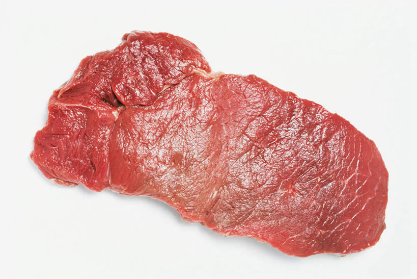 无人,竖图,俯视,室内,特写,白天,白色背景,桌面,桌子,一块,纹路,木制,纹理,肉,牛排,牛肉,肉类,红色,木制品,摄影,影棚,肉食,肌理,彩图,高角度拍摄,影棚拍摄,拍摄