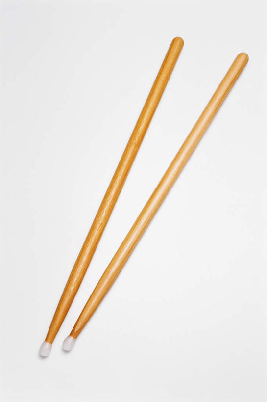 无人,竖图,俯视,室内,特写,白天,白色背景,静物,木制,两个,木制品,摄影,影棚,鼓槌,彩图,高角度拍摄,影棚拍摄,拍摄