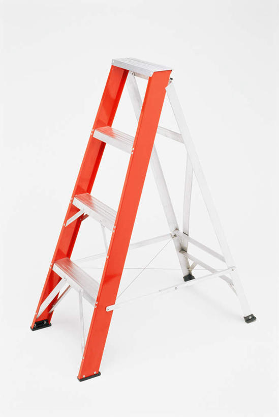 无人,攀登,竖图,俯视,室内,特写,白天,白色背景,静物,梯子,阶梯,一个,红色,爬,摄影,影棚,单个,上升,人字梯,登高,攀爬,彩图,高角度拍摄,影棚拍摄,拍摄