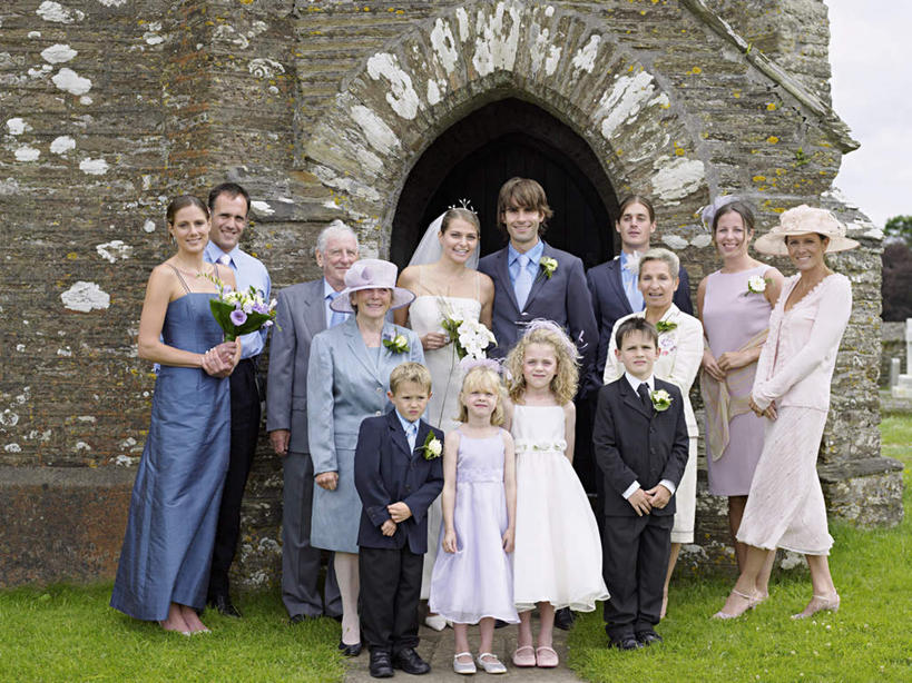 西方人,儿童,老年人,夫妻,母亲,父亲,女儿,儿子,祖母,祖父,新娘,新郎,三代同堂,站,笑,微笑,露齿笑,横图,室外,白天,正面,婚纱,衬衫,西装,爱情,婚礼,快乐,纯洁,草地,草坪,植物,帽子,欧洲,欧洲人,握,套装,正装,庆祝,盛开,捧花,手捧花,墙,拱门,领带,许多人,结婚,浪漫,拿,花蕾,两束,拿着,注视,职业装,礼帽,砖墙,祖孙三代,墙壁,墙面,草,花,花瓣,花朵,鲜花,排列,小孩,绿色,天空,花束,天,花苞,花蕊,观察,看,站着,温暖,温馨,喜庆,父女,父子,母女,母子,恩爱,父爱,可爱,母爱,童年,童趣,握着,恋人,晴朗,奶奶,爷爷,观看,纪念,祖孙,和睦,察看,关注,童真,烂漫,无邪,外婆,外孙女,外祖母,外公,外祖父,外孙,万里无云,外孙子,摆列,婚礼捧花,天真,老年男性,老年女性,男孩,男人,男性,年轻男性,年轻女性,女孩,女人,女性,白种人,孩子,年轻人,夫妇,情侣,全家福,孙女,孙子,晴空,晴空万里,站立,彩图,全身,衬衣,婚礼服,礼服,高兴,伴侣,布列,分列,融洽,男生,女生,爸爸,多代同堂,妈妈