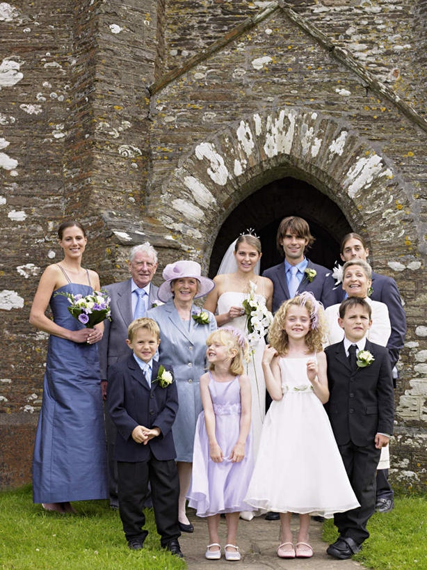 西方人,儿童,老年人,夫妻,母亲,父亲,女儿,儿子,祖母,祖父,新娘,新郎,三代同堂,站,笑,微笑,露齿笑,竖图,室外,白天,正面,婚纱,衬衫,西装,爱情,婚礼,快乐,纯洁,草地,草坪,植物,帽子,欧洲,欧洲人,握,套装,正装,庆祝,盛开,捧花,手捧花,墙,拱门,领带,许多人,结婚,浪漫,拿,花蕾,两束,拿着,注视,职业装,礼帽,砖墙,祖孙三代,墙壁,墙面,草,花,花瓣,花朵,鲜花,排列,小孩,绿色,花束,花苞,花蕊,观察,看,站着,温暖,温馨,喜庆,父女,父子,母女,母子,恩爱,父爱,可爱,母爱,童年,童趣,握着,恋人,奶奶,爷爷,观看,纪念,祖孙,和睦,察看,关注,童真,烂漫,无邪,外婆,外孙女,外祖母,外公,外祖父,外孙,外孙子,摆列,婚礼捧花,天真,老年男性,老年女性,男孩,男人,男性,年轻男性,年轻女性,女孩,女人,女性,白种人,孩子,年轻人,夫妇,情侣,全家福,孙女,孙子,站立,彩图,全身,衬衣,婚礼服,礼服,高兴,伴侣,布列,分列,融洽,男生,女生,爸爸,多代同堂,妈妈