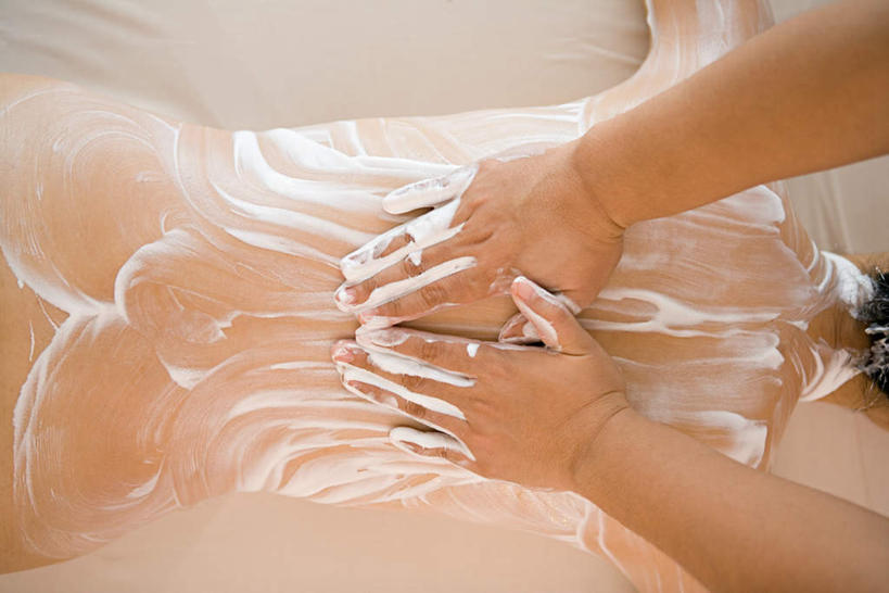 东方人,两个人,按摩师,站,躺,横图,俯视,室内,白天,按摩,床,亚洲,床单,黄种人,被子,裸露,趴着,站着,享受,健康,保健,单人床,赤裸,被单,裸,润肤乳,指压,卧着,年轻女性,女人,女性,亚洲人,趴,躺着,卧,站立,半身,彩图,高角度拍摄,推拿