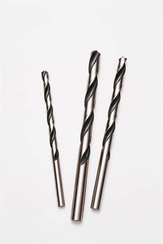 无人,竖图,室内,特写,白天,白色背景,正面,静物,金属制品,一排,整齐,金属,排列,三个,摄影,影棚,队列,钻头,彩图,影棚拍摄,拍摄