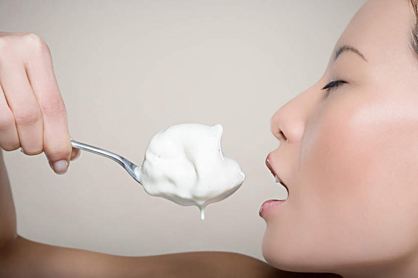 东方人,脸,头,脸颊,手,一个人,闭眼,横图,室内,特写,白天,白色背景,侧面,亚洲,仅一个年轻女性,仅一个女性,仅一个人,握,勺子,冰激凌,清凉,拿,拿着,黄种人,一个,调羹,汤匙,冷饮,张嘴,舒服,手部,冰淇淋,握着,摄影,影棚,单个,单手,解暑,解渴,雪糕,张大嘴巴,舒爽,冰糕,消暑,年轻女性,女人,女性,亚洲人,头部,脸部,脸蛋,面部,张开嘴,闭眼睛,闭着眼,闭着眼睛,半身,彩图,影棚拍摄,拍摄