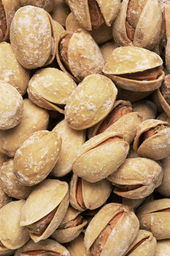 无人,竖图,俯视,室内,特写,白天,桌面,桌子,一堆,许多,堆叠,堆积,木制,坚果,很多,木制品,干果,摄影,影棚,堆,无名子,开心果,胡棒子,绿仁果,彩图,高角度拍摄,影棚拍摄,拍摄