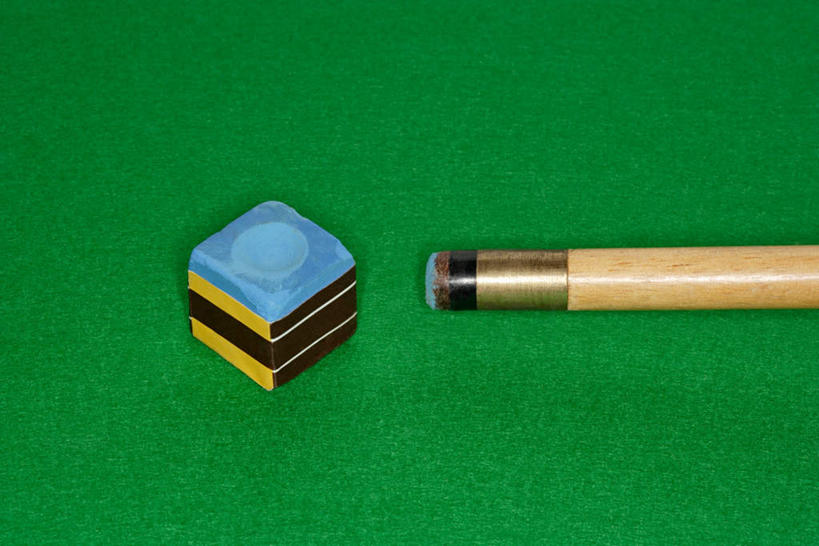 无人,横图,俯视,室内,特写,白天,台球,静物,撞球,绿色背景,球杆,运动器械,彩球,一个,健身器械,摄影,影棚,单个,台球桌,滑石粉,健身器材,斯诺克,壳粉,巧粉,斯诺克球,斯诺克台球,巧克粉,桌球,彩图,高角度拍摄,影棚拍摄,拍摄,运动器材