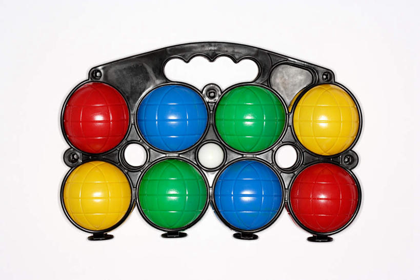 无人,横图,彩色,室内,特写,白天,白色背景,正面,锻炼,运动,静物,一排,许多,整齐,速度,娱乐,运动器械,排列,黄色,红色,蓝色,绿色,健身器械,力量,平衡,摄影,影棚,技巧,协调,队列,健身器材,灵敏,柔韧,趣味,耐力,抗争,地掷球,滚球,体育,彩图,影棚拍摄,健身,拍摄,运动器材