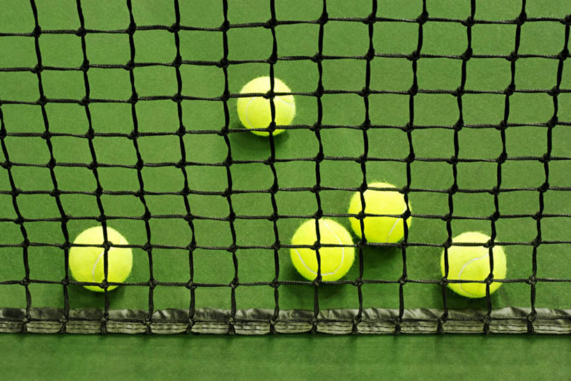 无人,体育馆,运动场,横图,俯视,室外,特写,白天,网球,五个,许多,球网,网球装备,体育场,排列,田径场,网球网,运动馆,摆列,网球球网,网球运动,彩图,高角度拍摄,布列,分列