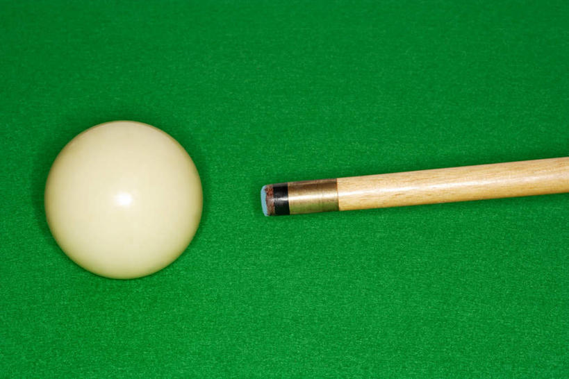 无人,横图,俯视,室内,特写,白天,台球,静物,撞球,绿色背景,木制,球杆,运动器械,彩球,两个,蓝色,白色,木制品,健身器械,摄影,影棚,台球桌,健身器材,斯诺克,斯诺克球,斯诺克台球,桌球,彩图,高角度拍摄,影棚拍摄,拍摄,运动器材