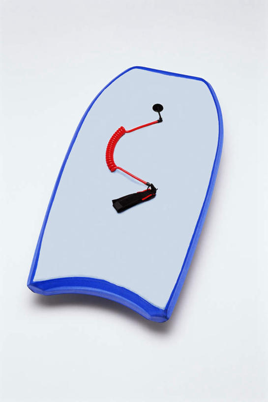 无人,竖图,俯视,室内,特写,白天,白色背景,锻炼,运动,静物,阴影,反射,冲浪板,影子,运动器械,一个,蓝色,健身器械,摄影,影棚,单个,健身器材,冲浪装备,体育,彩图,高角度拍摄,影棚拍摄,健身,拍摄,运动器材