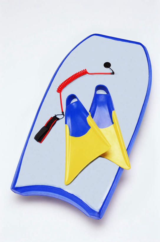 游泳,无人,竖图,俯视,室内,特写,白天,白色背景,锻炼,运动,静物,一双,阴影,反射,冲浪板,影子,运动器械,一个,黄色,蓝色,健身器械,蛙鞋,潜水,摄影,影棚,单个,脚蹼,潜水装备,健身器材,浮潜,潜水运动,冲浪装备,体育,彩图,高角度拍摄,影棚拍摄,健身,拍摄,运动器材