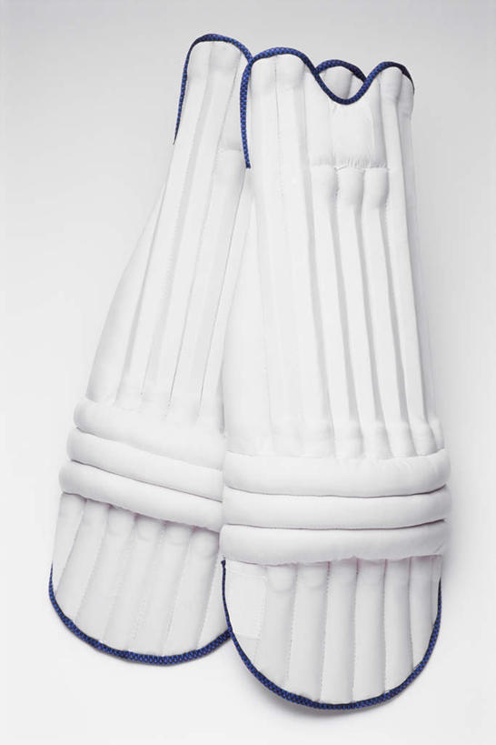 无人,竖图,俯视,室内,特写,白天,白色背景,锻炼,运动,静物,阴影,反射,影子,塑料,运动器械,两个,白色,塑料制品,护膝,健身器械,摄影,影棚,健身器材,体育,彩图,高角度拍摄,影棚拍摄,健身,拍摄,运动器材