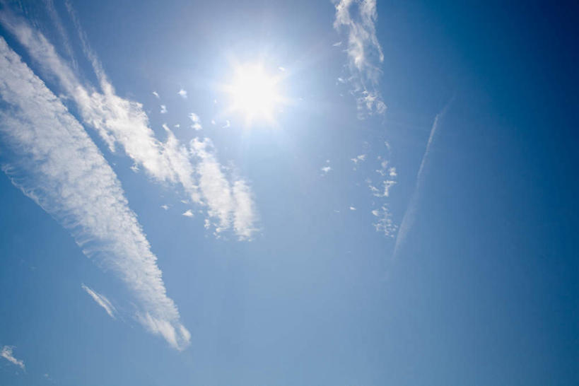 无人,横图,室外,特写,白天,仰视,太阳,阴影,光线,影子,云,云朵,云彩,蓝色,白云,蓝天,天空,阳光,天,晴朗,晴空,彩图,低角度拍摄,眩光