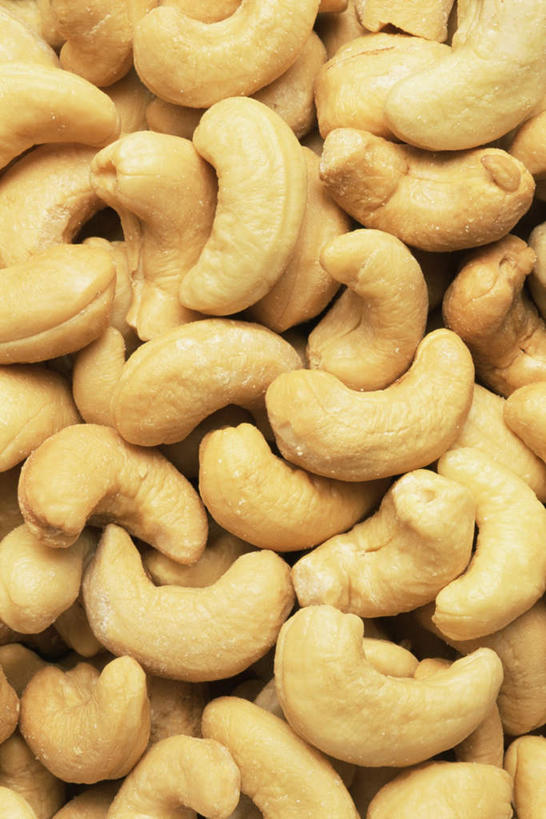 无人,竖图,俯视,室内,特写,白天,桌面,桌子,一堆,许多,堆叠,堆积,木制,坚果,很多,黄色,木制品,干果,摄影,影棚,堆,腰果,鸡腰果,介寿果,彩图,高角度拍摄,影棚拍摄,拍摄