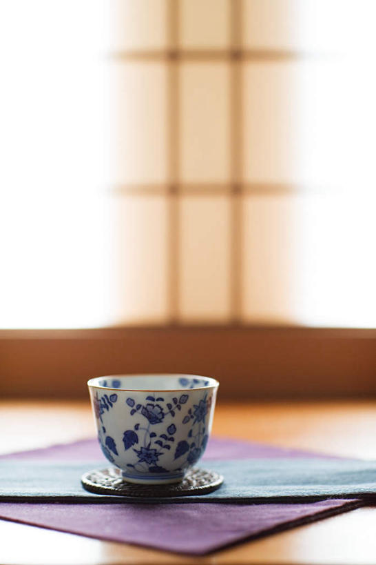 无人,竖图,室内,特写,白天,正面,幸福,茶,地板,门,杯子,拉门,朦胧,模糊,茶叶,地面,娱乐,移门,木地板,一个,水杯,享受,休闲,温馨,放松,乐趣,单个,提神,舒适,醒脑,障子,纸门,拉窗,纸拉窗,纸拉门,茶杯,彩图