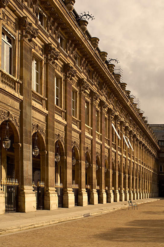 无人,竖图,室外,白天,正面,购物,旅游,度假,消费,名胜古迹,标志建筑,地标,建筑,法国,巴黎,欧洲,遗迹,堡垒,城堡,云,云朵,首都,云彩,古迹,文物,娱乐,建设,古建筑,蓝色,白云,蓝天,天空,天,享受,休闲,旅游胜地,放松,晴朗,要塞,古文明,香榭丽舍大道,法兰西共和国,法兰西第五共和国,爱丽舍田园大街,香榭丽舍大街,巴黎大皇宫,巴黎大皇宫美术馆,设防,晴空,彩图,皇宫