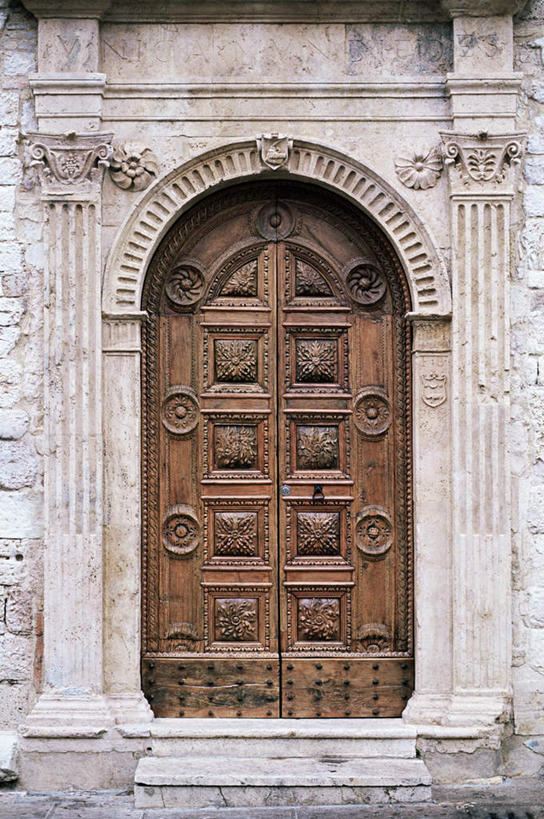 无人,家,竖图,室外,白天,正面,石头,门,意大利,欧洲,花纹,装饰,石子,房屋,墙,屋子,楼房,墙壁,墙面,住宅,门框,华丽,修饰,点缀,南欧,意大利共和国,衬托,美观,雅致,雅观,翁布里亚,翁布里亚大区,石块,彩图,房子