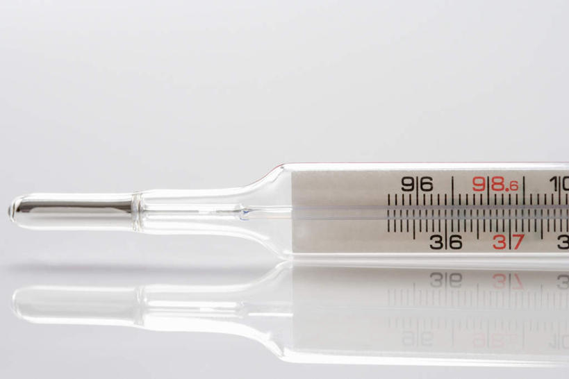 无人,横图,室内,特写,白天,白色背景,正面,生活用品,桌子,阴影,反射,医学,测量,器材,温度计,影子,刻度,玻璃制品,一个,体温计,摄影,影棚,单个,快速,温度,感冒,医疗,准确,体温,精度,精准,发烧,水银温度计,流感,物理,水银体温计,水银柱,缩口,玻璃体温计,玻璃温度计,医用温度计,床上桌,懒人桌,彩图,影棚拍摄,拍摄