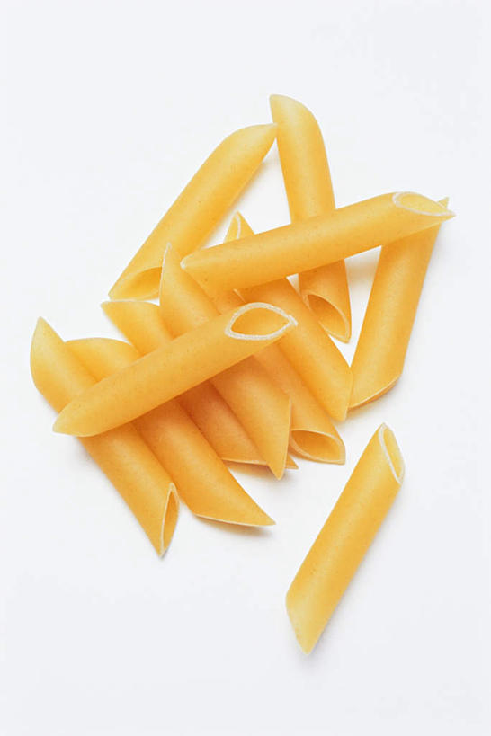 面食,通心粉,无人,竖图,俯视,室内,特写,白天,白色背景,西餐,一堆,许多,堆叠,堆积,面,通心面,料理,食品,食物,黄色,西式,摄影,影棚,堆,彩图,高角度拍摄,影棚拍摄,拍摄