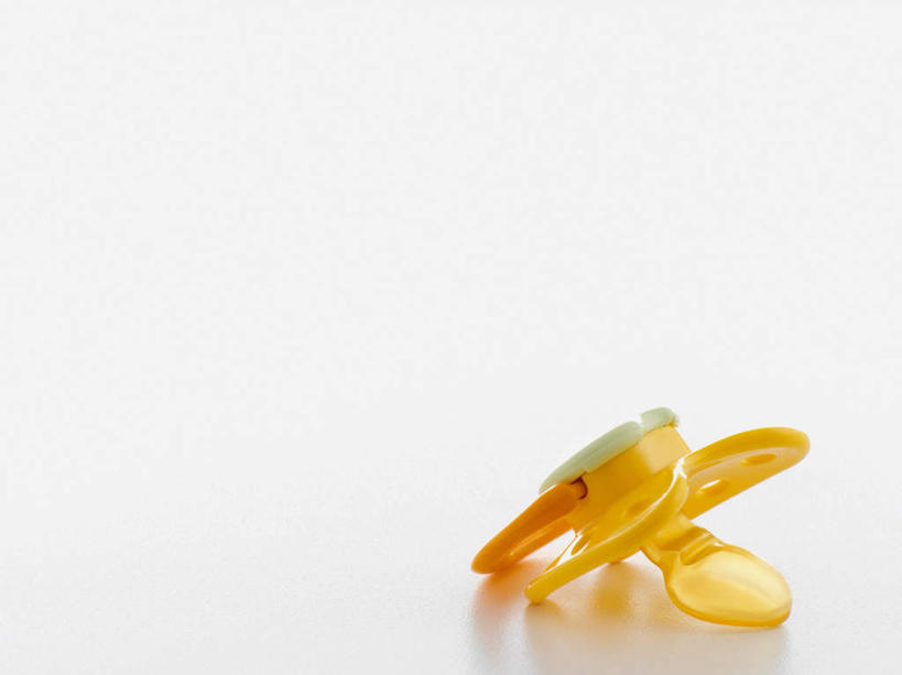 无人,横图,室内,特写,白天,白色背景,正面,静物,阴影,朦胧,模糊,反射,影子,塑料,一个,黄色,塑料制品,摄影,影棚,单个,奶嘴,彩图,影棚拍摄,拍摄