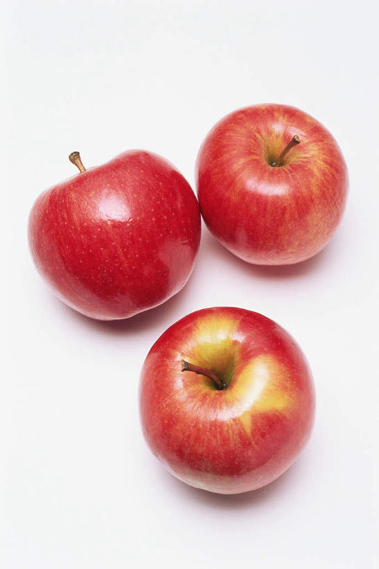 无人,竖图,俯视,室内,特写,白天,白色背景,苹果,水果,阴影,新鲜,反射,影子,生食,食品,果实,食物,三个,红色,摄影,有机食品,绿色食品,影棚,嘎啦,嘎啦果,嘎啦苹果,彩图,高角度拍摄,影棚拍摄,拍摄