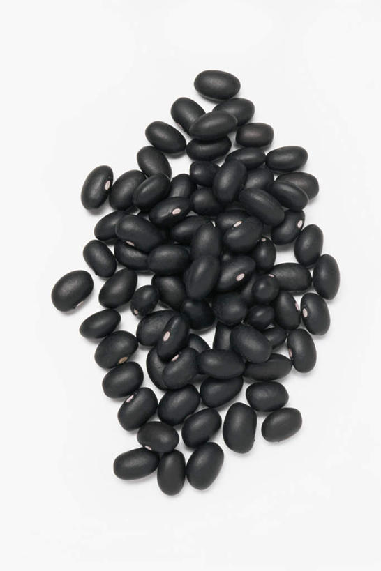 无人,竖图,俯视,室内,特写,白天,白色背景,植物,豆,蔬菜,一堆,许多,阴影,堆叠,堆积,新鲜,反射,影子,豆类,豆子,黑豆,食品,很多,食物,黑色,摄影,有机食品,绿色食品,影棚,堆,豆科,乌豆,乌大豆,彩图,高角度拍摄,影棚拍摄,拍摄