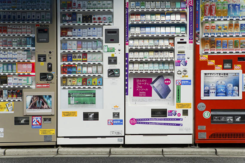 无人,横图,室内,特写,白天,正面,购物,消费,机器,金属制品,日本,亚洲,许多,阴影,朦胧,模糊,反射,金属,包装,罐子,影子,设备,自动贩卖机,自动售货机,饮料,排列,容器,金融,百货,易拉罐,销售,贩卖,选购,贸易,东亚,日本国,摆列,彩图,布列,分列